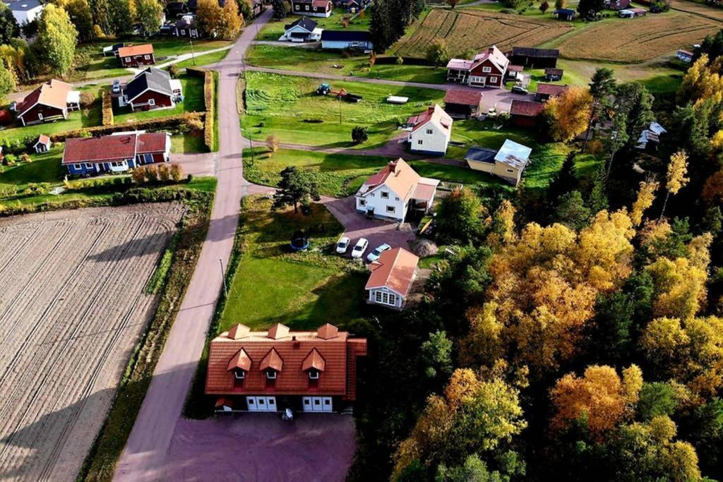 Nybyggd Stuga Intill Skogsbrynet - New Built Cottage Next To The Cowberry Forest Mora Exterior foto
